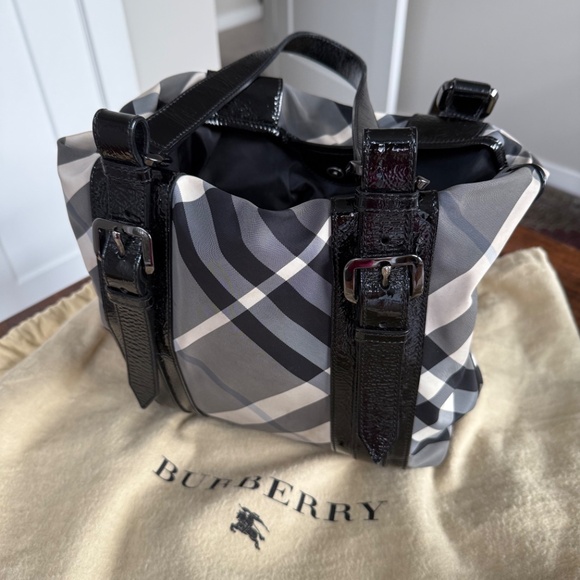 Burberry Black and White Nova Check Canvas Tote - Picture 3 of 6